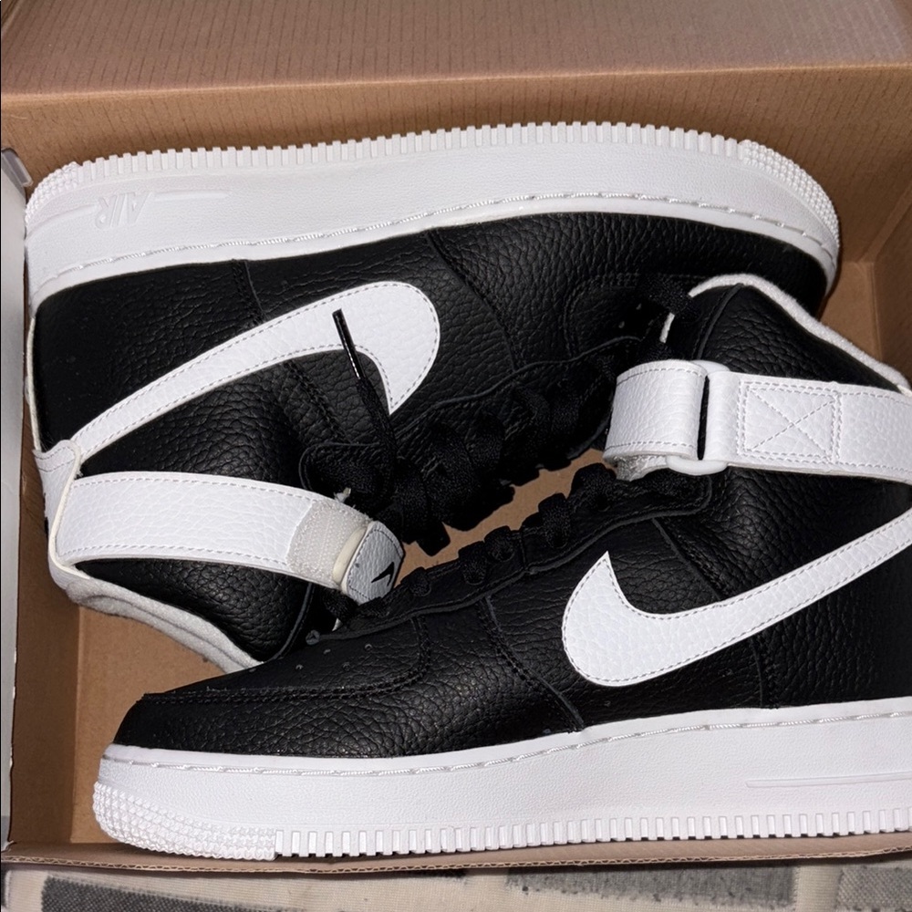 Nike Air Force 1 LE(GS) Black and White Mid-Top Sneakers